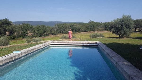 Piscine en pleine nature à Forcalquier dans le Lubéron