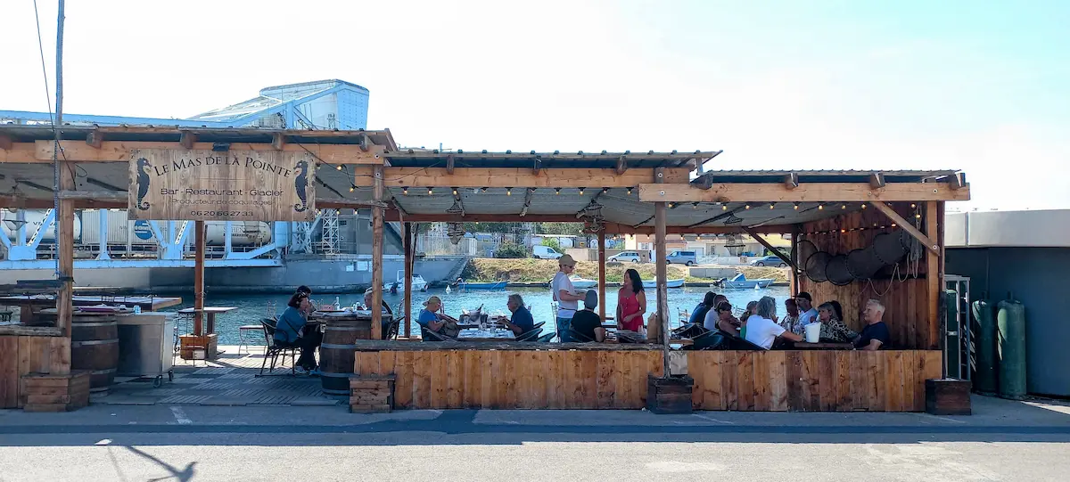 restaurant a sete au bord de l'eau façon ginguette