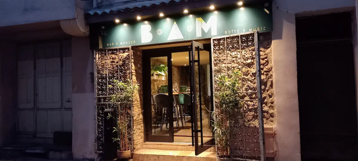 devanture du bar a manger le bam a antibes