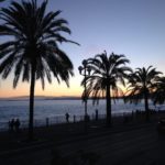 Quai des Etats-Unis sur la Promenade des Anglais de Nice au coucher du soleil